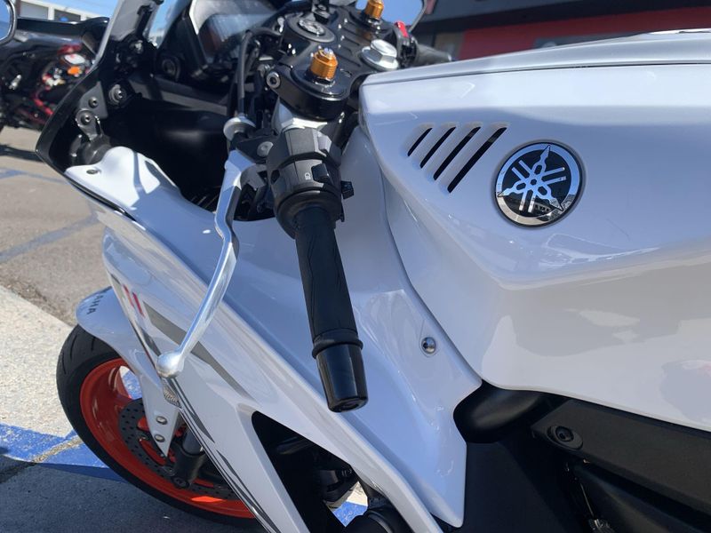 Used 2023 Yamaha YZF-R7 CA Image 21
