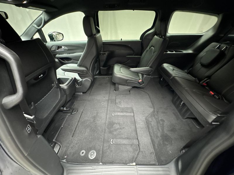 2025 Chrysler Pacifica SelectImage 19