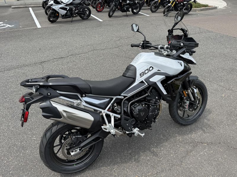 2024 Triumph Tiger 900 GT Snowdonia White / Sapphire Black 