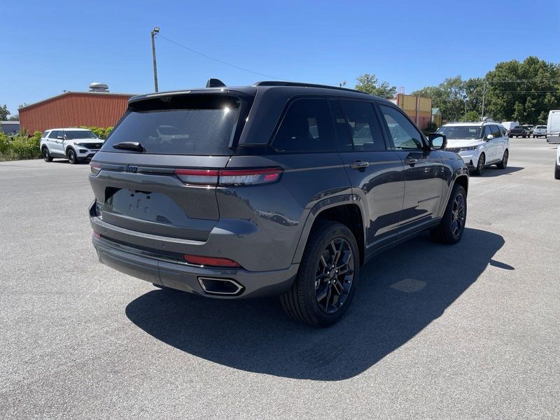 2024 Jeep Cherokee 80th Anniversary Edition photo 6
