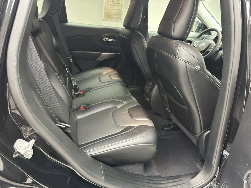 Used 2022 Jeep Cherokee LimitedImage 15