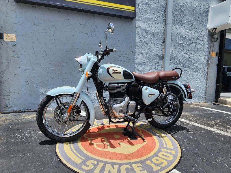New 2024 Royal Enfield CLASSIC 350 Image 4