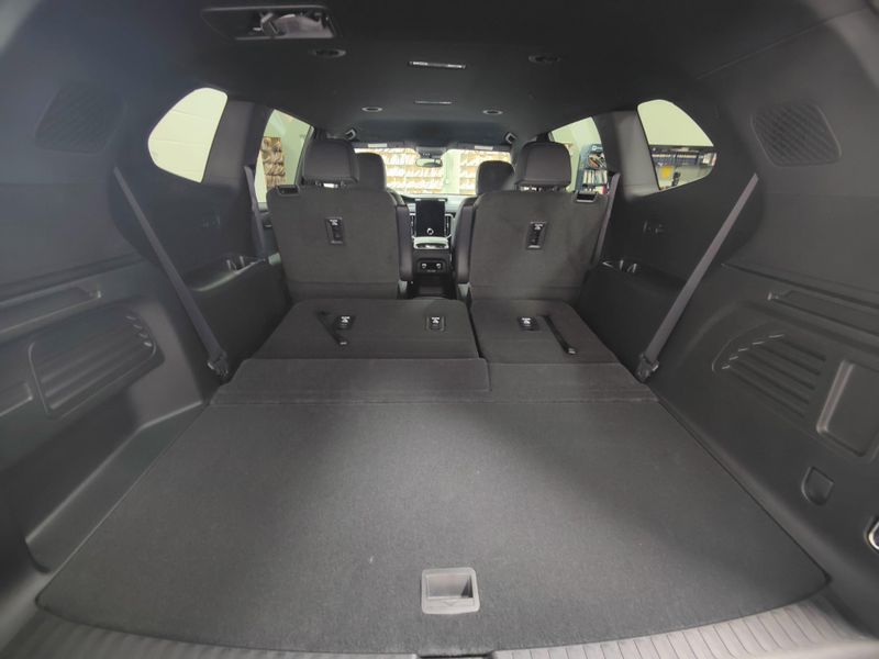 Used 2025 GMC Acadia AWD AT4Image 9