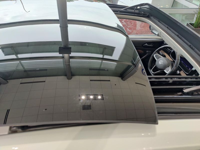 Used 2026 Volkswagen Jetta SEL w/Sunroof & NavImage 5