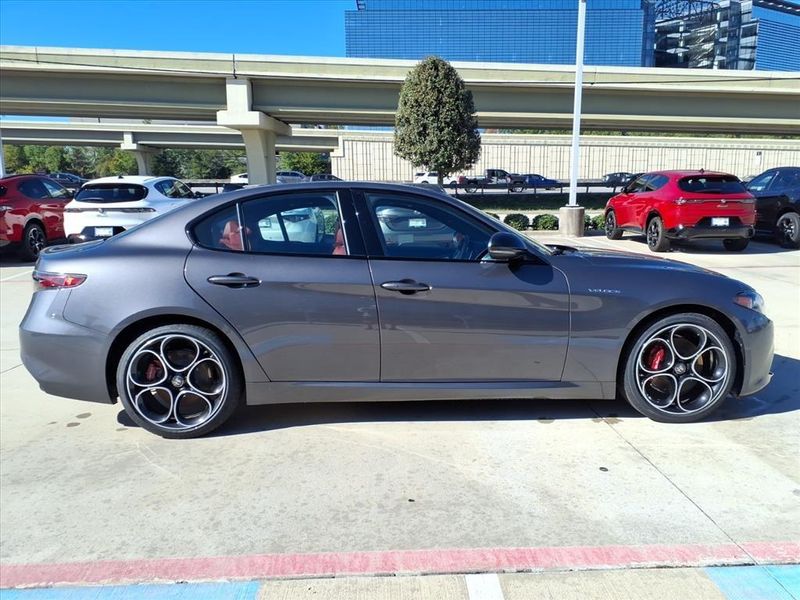 2025 Alfa Romeo Giulia SPRINT photo 4