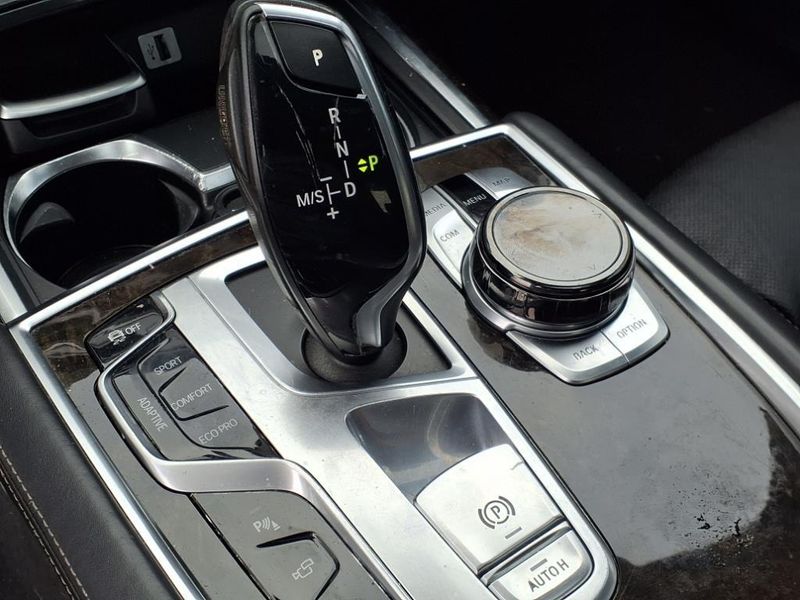 2016 BMW 750i 750iImage 25