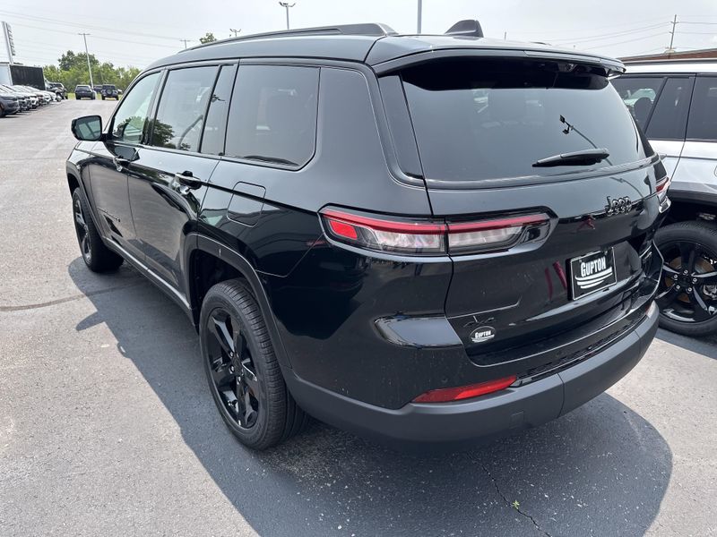 New 2025 Jeep Grand Cherokee L Limited 4x4Image 9