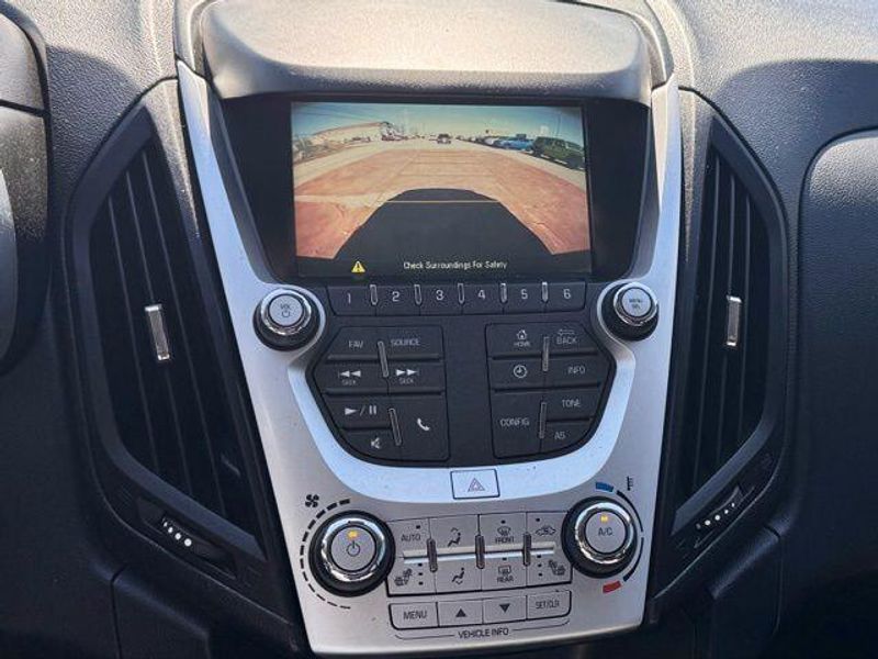 Used 2017 Chevrolet Equinox LTImage 16