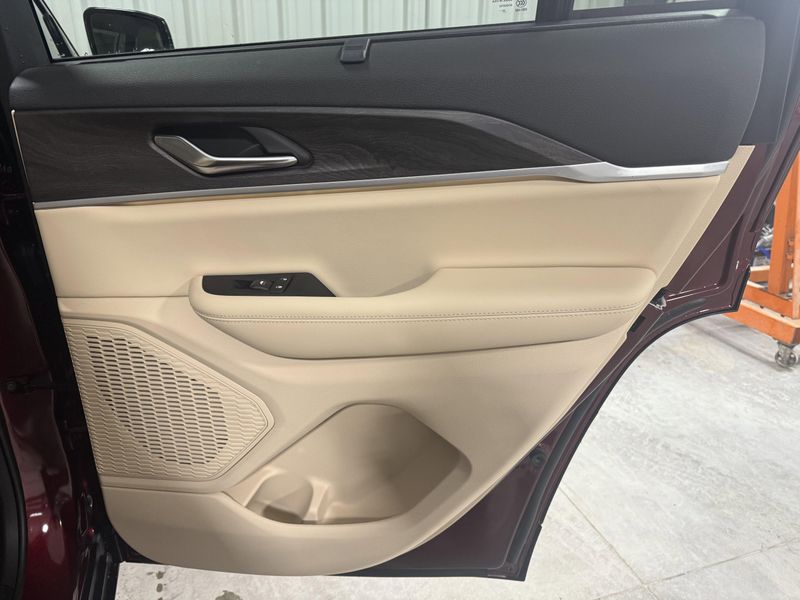 New 2025 Jeep Grand Cherokee Limited 4x4Image 11