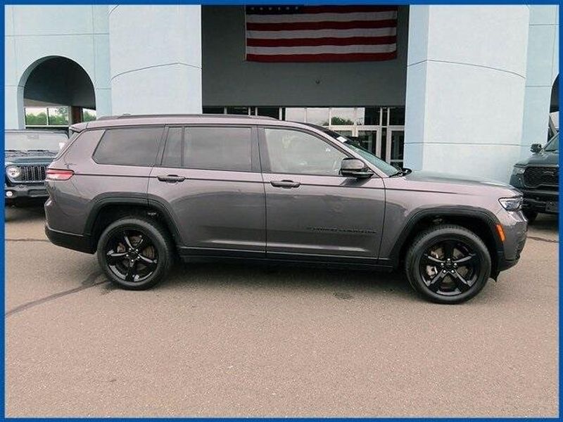 2022 Jeep Grand Cherokee L AltitudeImage 2