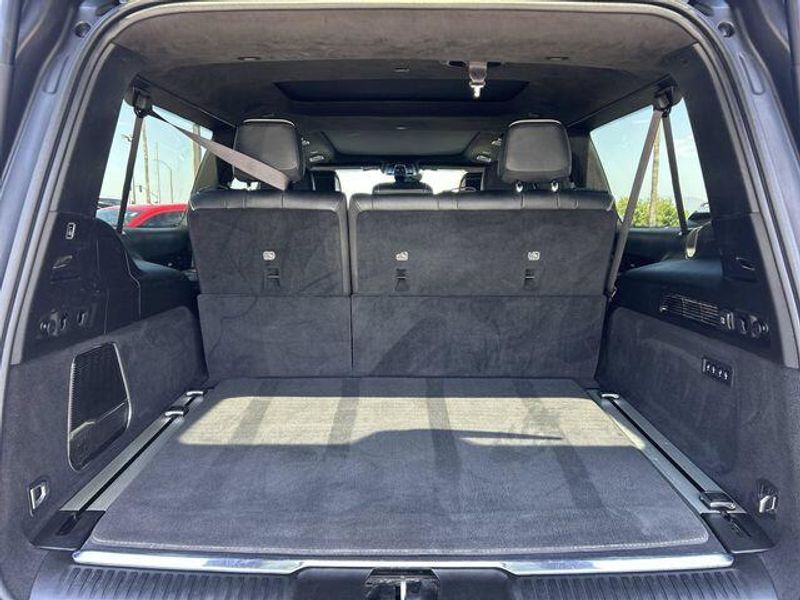 2024 Jeep Grand Wagoneer L Series II ObsidianImage 16