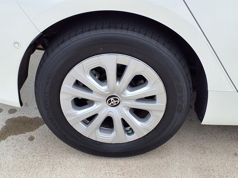 Used 2020 Toyota Prius LEImage 11