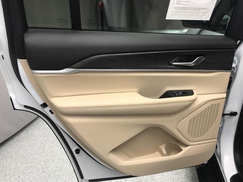 Used 2025 Jeep Grand Cherokee L LimitedImage 11