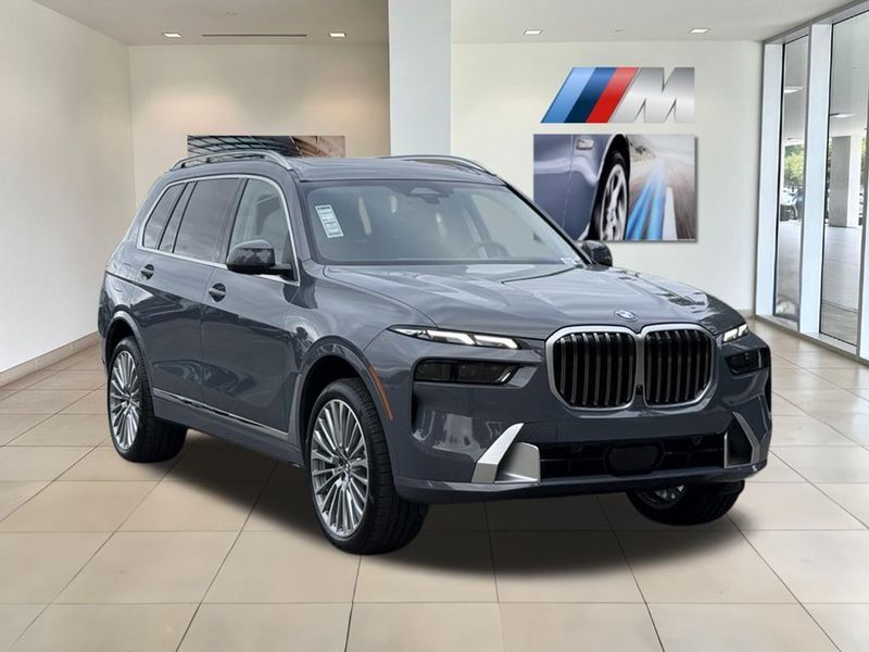2025 BMW X7 xDrive40iImage 4