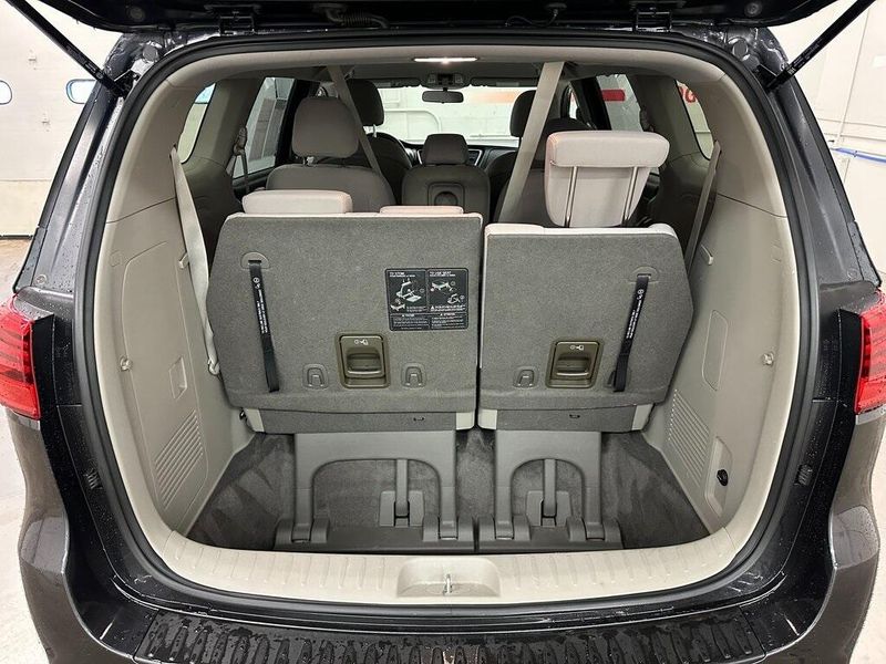 2021 Kia Sedona LXImage 17