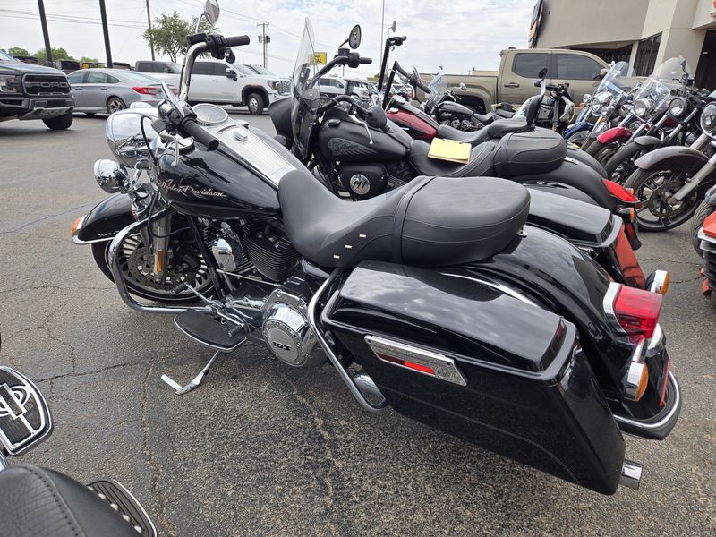 USED 2013 HARLEY ROAD KING Image 6