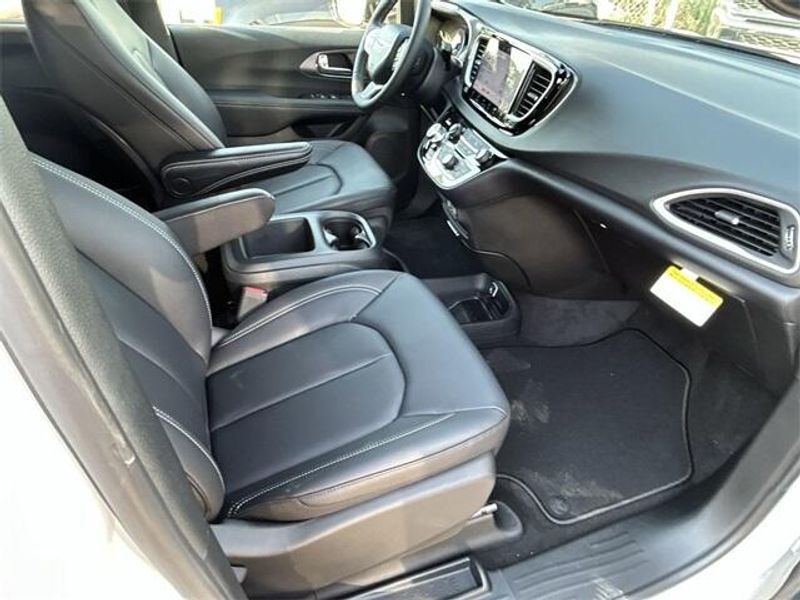 2025 Chrysler VoyagerImage 15