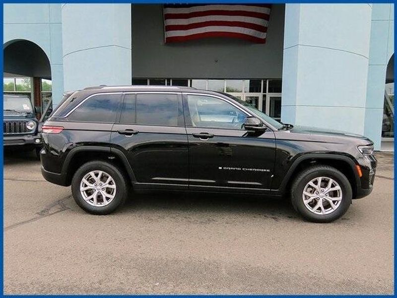 2022 Jeep Grand Cherokee LimitedImage 2