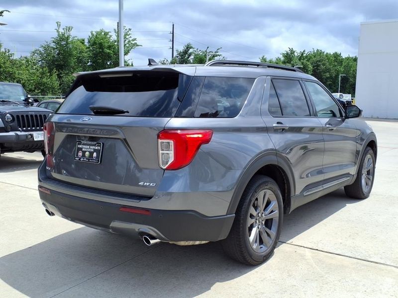 2023 Ford Explorer XLTImage 7