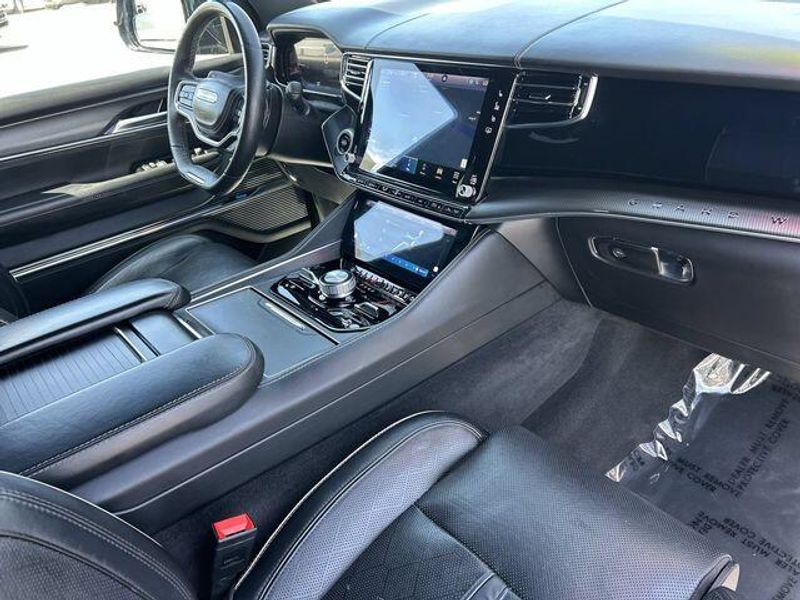 2024 Jeep Grand Wagoneer L Series II ObsidianImage 13