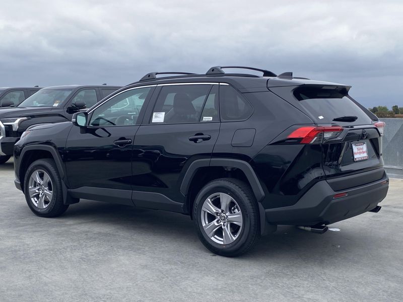 2025 Toyota RAV4 XLEImage 5