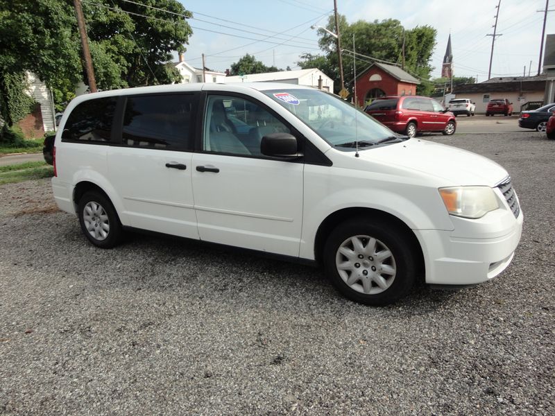 2008 Chrysler Town & Country Image 3