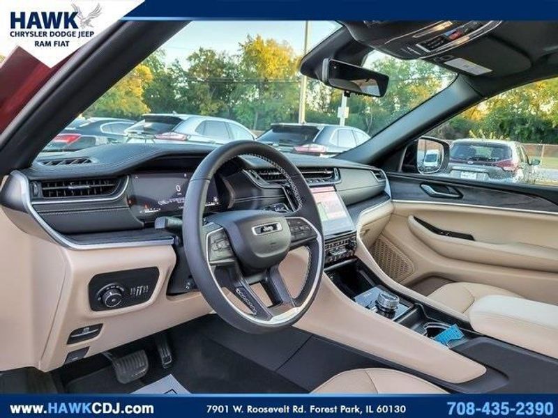 2024 Jeep Grand Cherokee Limited photo 4