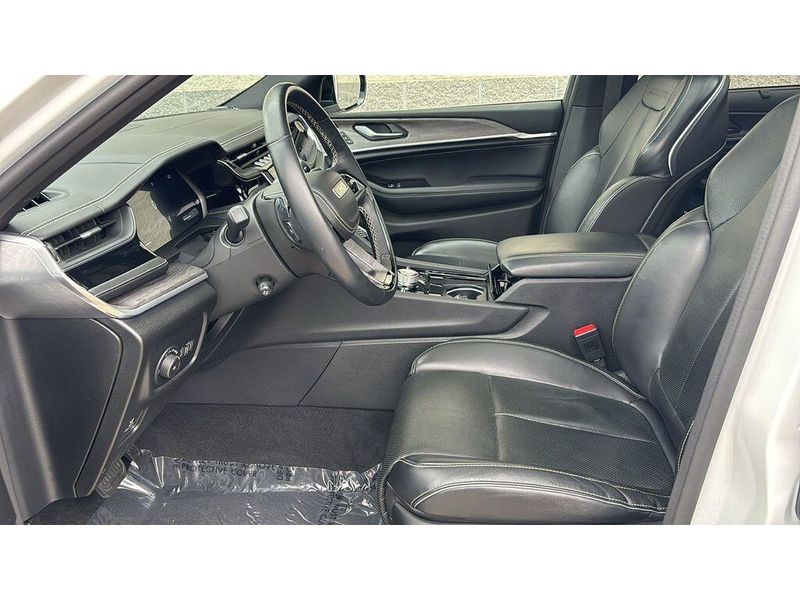 Used 2022 Jeep Grand Cherokee OverlandImage 8