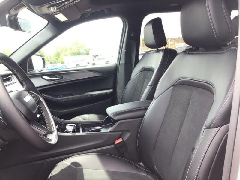 2025 Jeep Grand Cherokee Altitude X 4x2Image 14