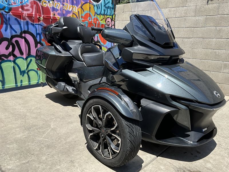 2021 Can-Am SPYDER RTImage 1