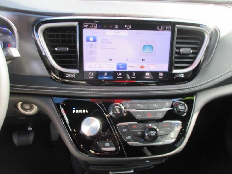 New 2026 Chrysler Pacifica SelectImage 19