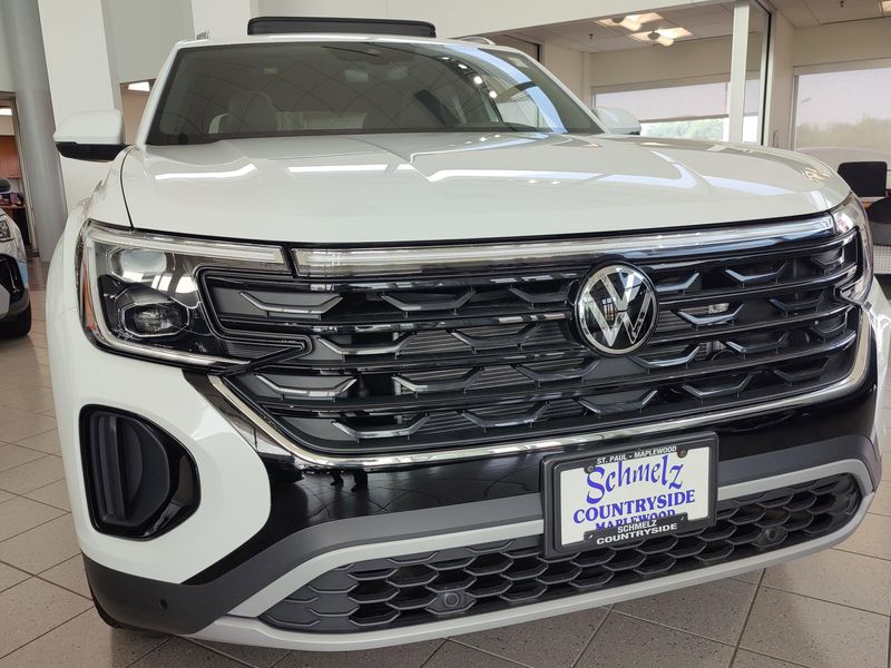 2025 Volkswagen Atlas Cross Sport SE AWD w/Technology/SunroofImage 2