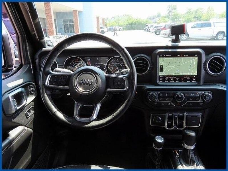Used 2022 Jeep Wrangler Unlimited SaharaImage 12