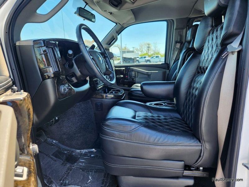 2023 Chevrolet Express Image 18