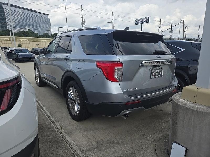 2022 Ford Explorer LimitedImage 4