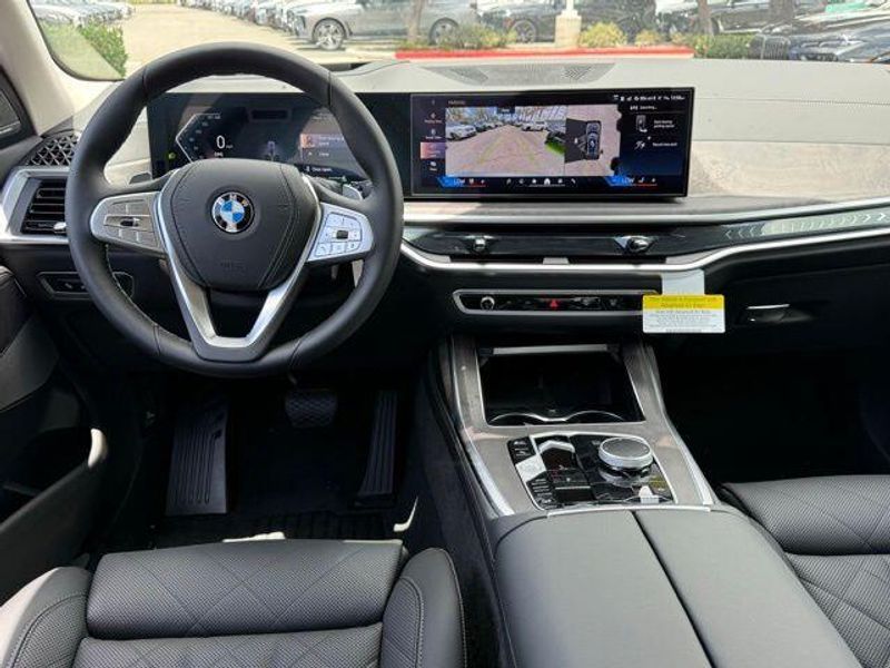 New 2027 BMW X7 xDrive40iImage 28