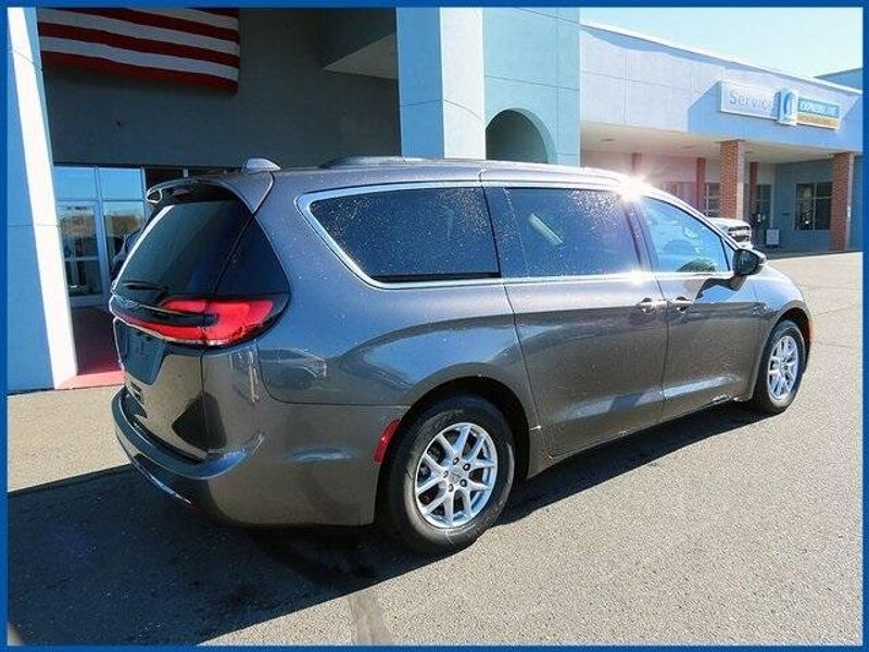 2022 Chrysler Pacifica Touring LImage 7