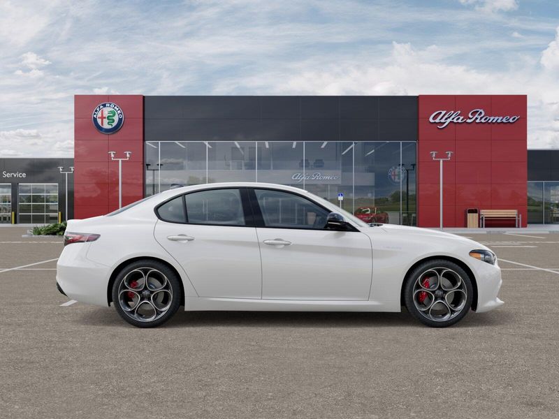 New 2025 Alfa Romeo Giulia RwdImage 38