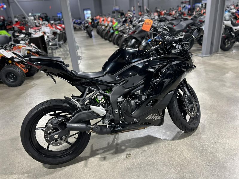 Used 2024 Kawasaki NINJA ZX-4RR Image 3