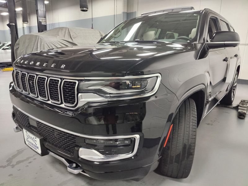 2024 Jeep Wagoneer Series III Premium 4x4 w/Conv/RSEImage 11