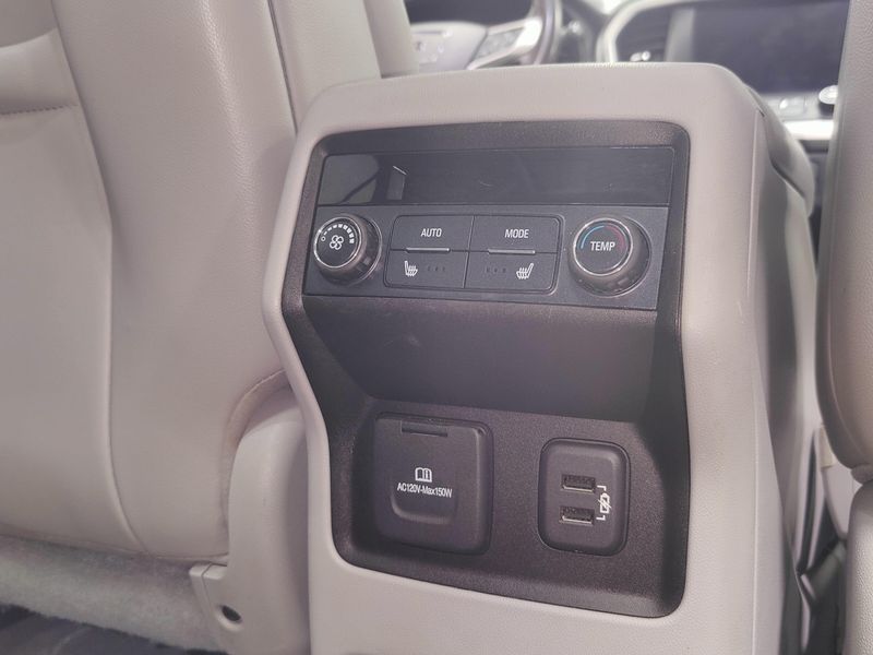 Used 2019 GMC Acadia SLT-2 AWD w/Dual Sunroof & NavImage 19