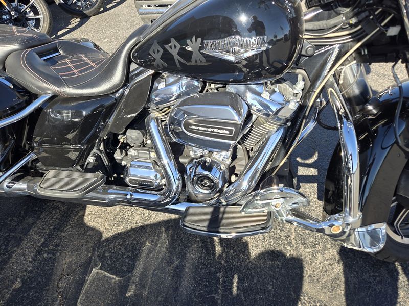 USED 2019 HARLEY ROAD KING Image 9
