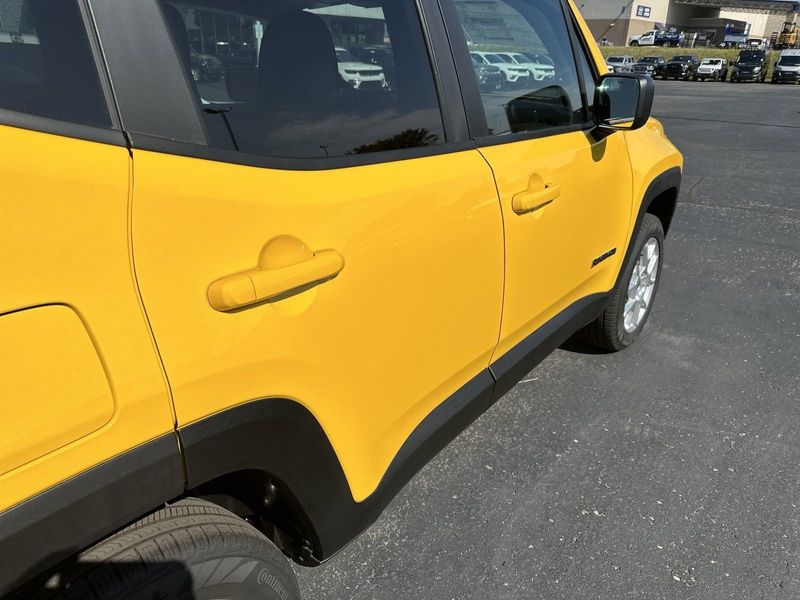 2023 Jeep Renegade Latitude 4x4Image 24