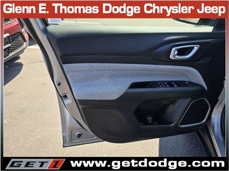 2022 Jeep Compass Latitude photo 19