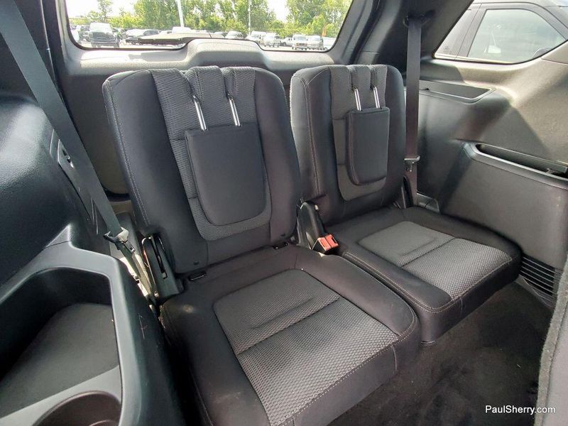 Used 2017 Ford Explorer XLTImage 5