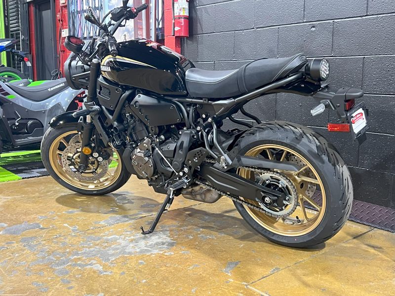 2025 Yamaha XSR700 Image 4