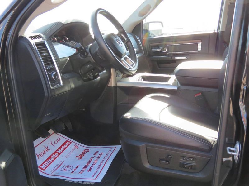 Used 2017 RAM 1500 Laramie 4x4 4dr Crew Cab 5.5 ft. SB PickupImage 9