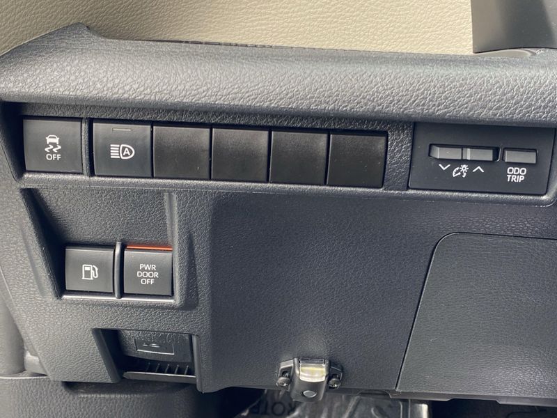 2023 Toyota Sienna XLEImage 25