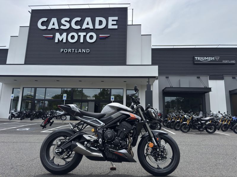 2025 Triumph Street Triple 765 RS - SILVER ICE 