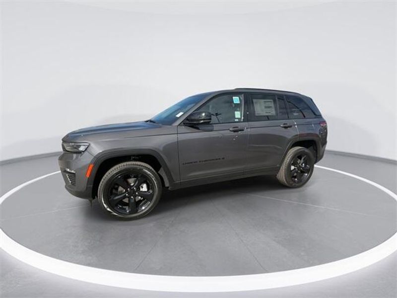 2025 Jeep Grand Cherokee Limited photo 4